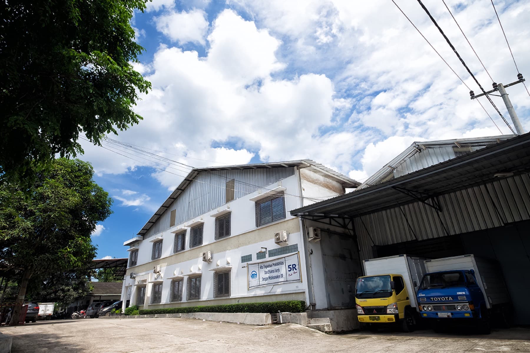 Area pabrik dan loading dock